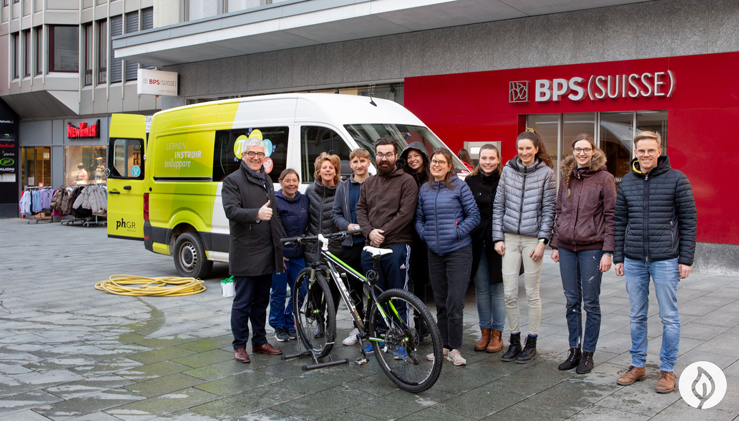 In bravo per questa acziun dal cusseglier guvernativ dal Grischun dr. Jon Domenic Parolini (a sanestra en il maletg).